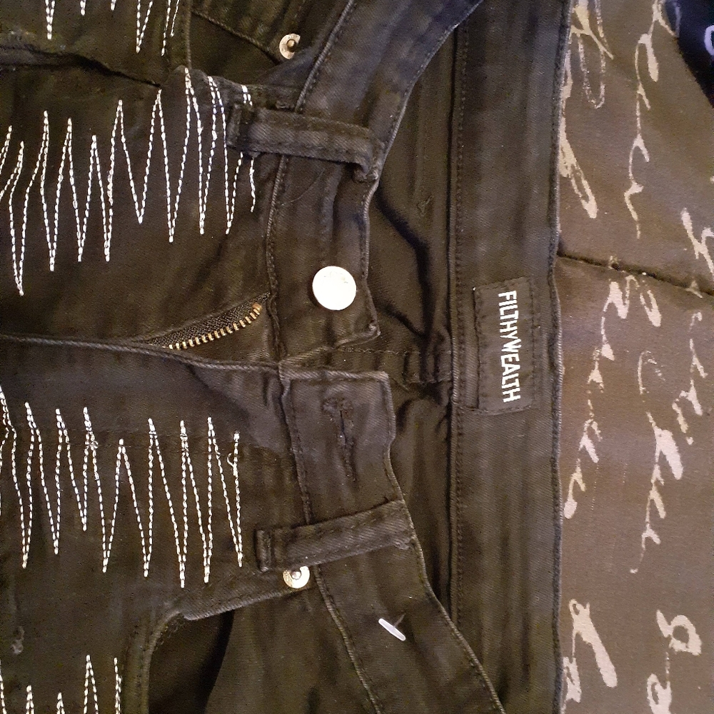 Filthy Wealthy - Picture 2 of 9